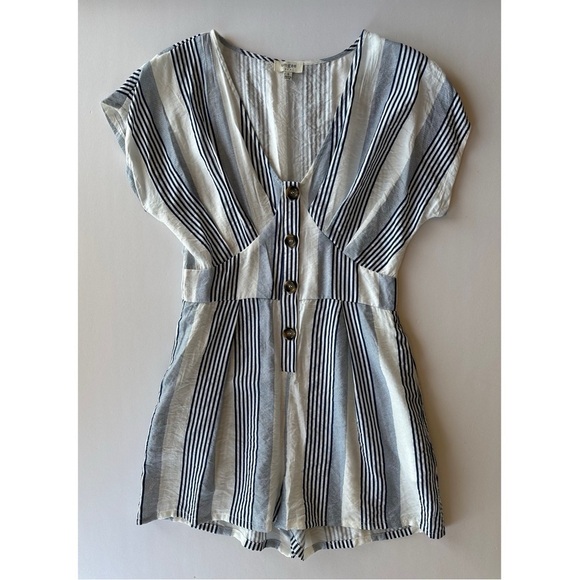Umgee Striped V-Neck Short Sleeve Romper Size Snall - Picture 1 of 10